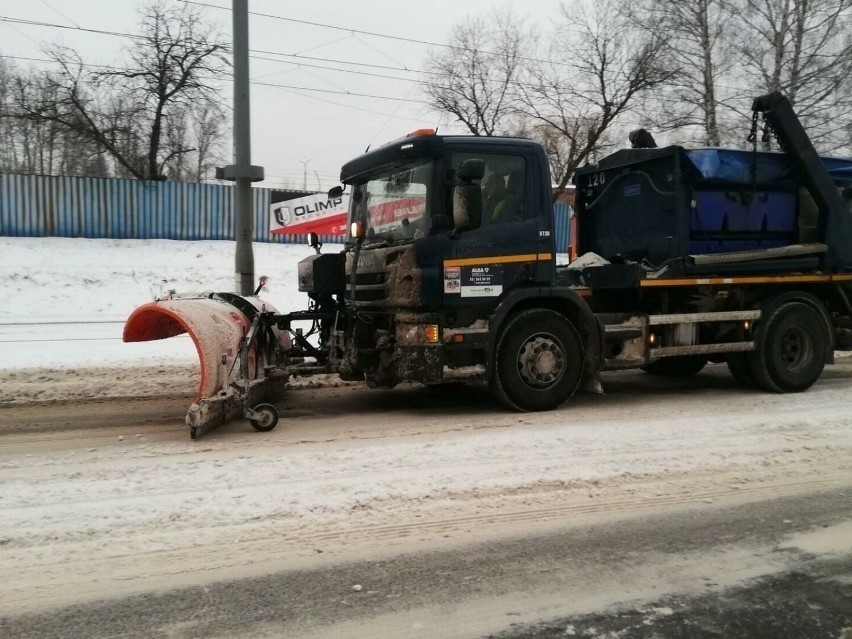 Spółka ALBA MPGK zajmuje się też zimowym utrzymaniem dróg...