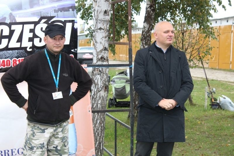 Powodzenia zawodnikom życzył dyrektor aquaparku - Mariusz...