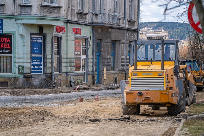 Nowy Sącz. Trwają prace przy budowie nowego ronda na ul. Kunegundy. Kiedy zakończenie prac? [ZDJĘCIA]