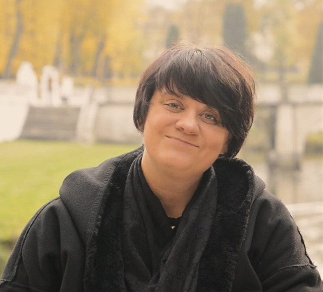 Niezwykle ciekawa książka o teatrze cieni. Napisała ją Magdalena Kiszko-Dojlidko, a przeczytać ją można za darmo w internecie 