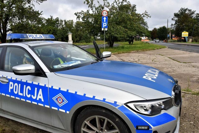 Opole. 56-latek przekroczył dozwoloną prędkość. Mężczyzna próbował przekupić policjantów dając im 100 zł "na obiad". Teraz ma duże kłopoty.