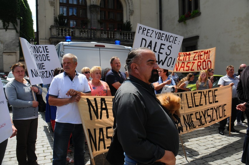 Wielki plan dla zieleni. Mieszkańcy protestują i atakują prezydenta. Ułożyli wierszyk