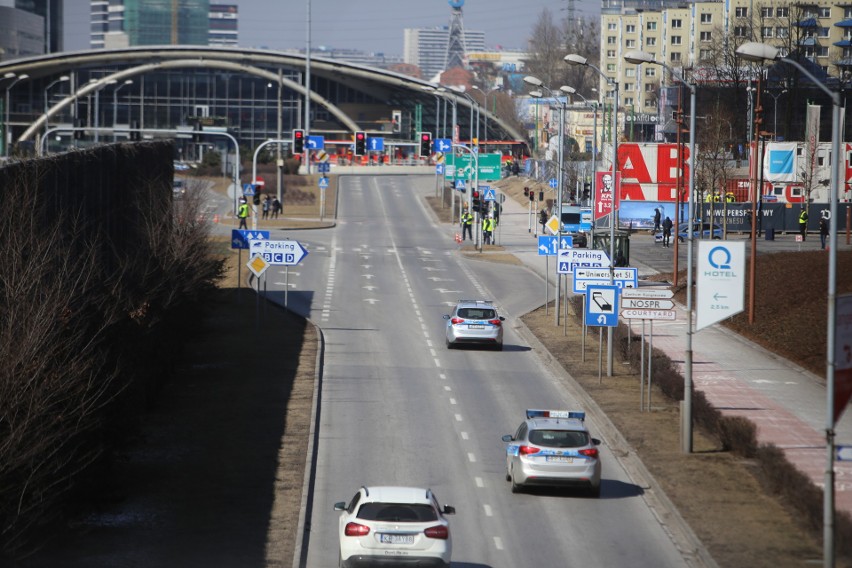 Wielkie utrudnienia w ruchu w Katowicach spowodowane są...