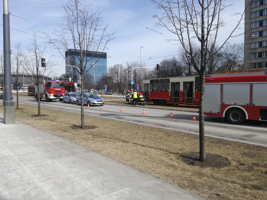 Potrącenie przez tramwaj na alei Korfantego w Katowicach