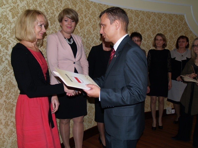 Nagrody burmistrza otrzymali: Lech Nierubec SP nr 2, Beata...