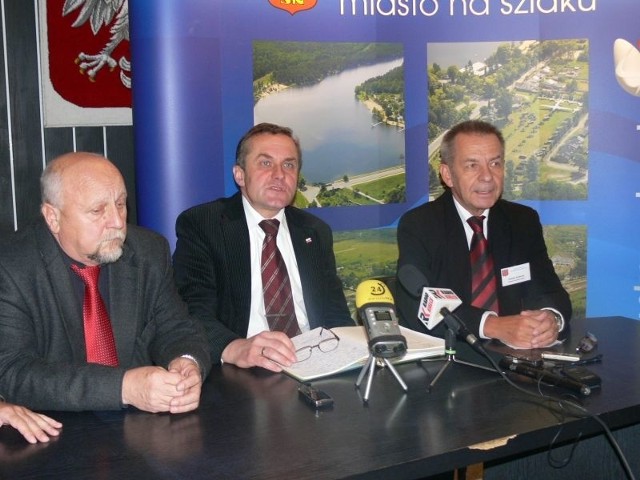 Prezydent Skarżyska Roman Wojcieszek odwołał ze stanowiska swojego pierwszego zastępcy Zdzisława Kobierskiego (z prawej). Jego miejsce zajmie Stanisław Grzesiak (na zdjęciu z lewej).