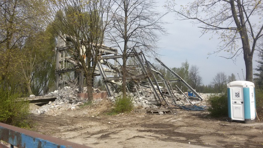 Ostatnie dni ostatniego fragmentu dawnego OHP w Gołonogu ZDJĘCIA