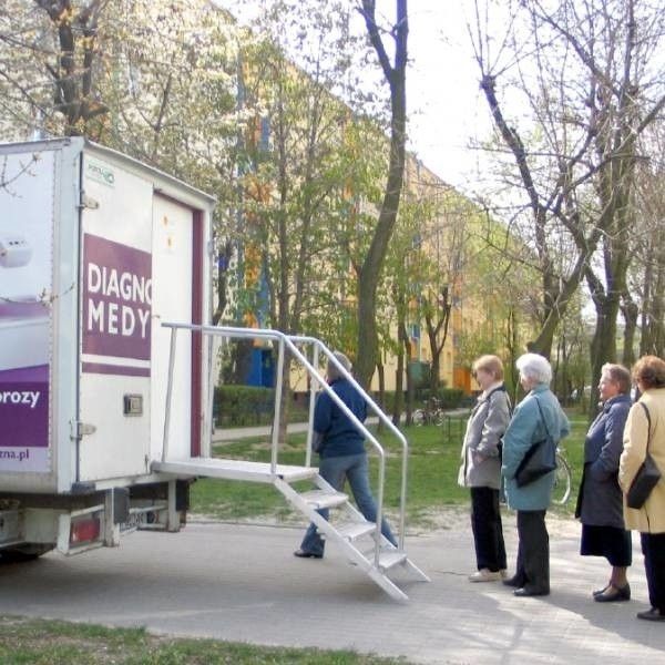 Przed gabinetem na kółkach w Stalowej Woli ustawiała się kolejka.