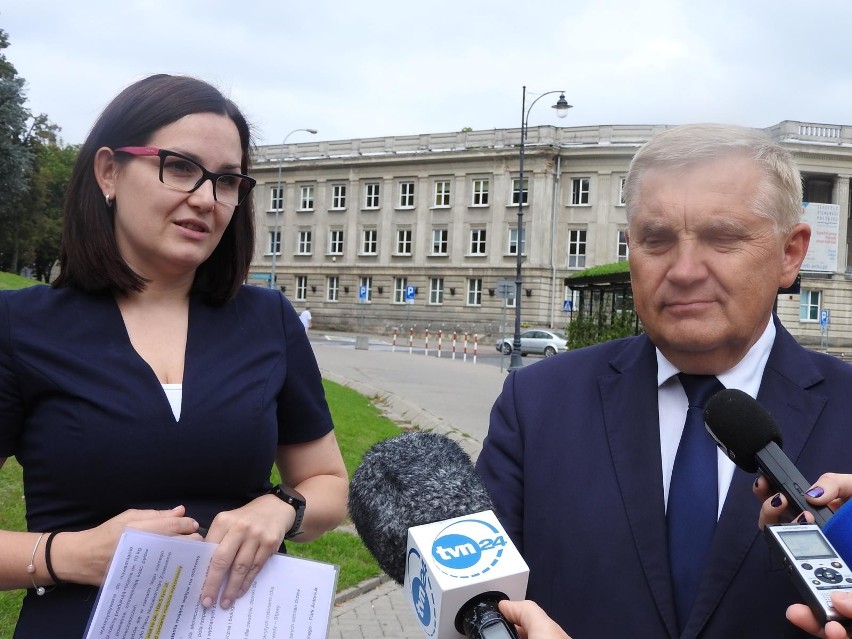 Prezydent Tadeusz Truskolaski odpisując jej na interpelację...