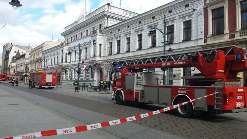 Tajemnicza paczka w Urzędzie Miasta. Ewakuacja pracowników. Zamknięta ul. Piotrkowska