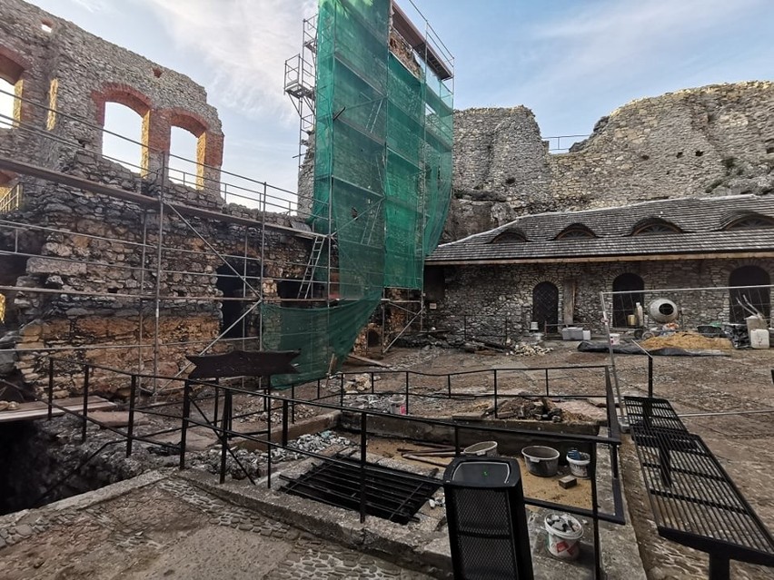 Trwa modernizacja zamku Ogrodzieniec w Podzamczu. Jakie utrudnienia czekają na turystów? ZDJĘCIA