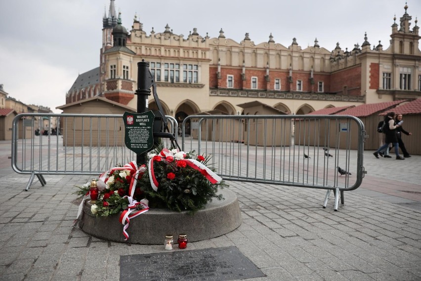"Nie mógł żyć w kłamstwie, zginął za prawdę". 43 lata temu Walenty Badylak spalił się na Rynku Głównym w Krakowie
