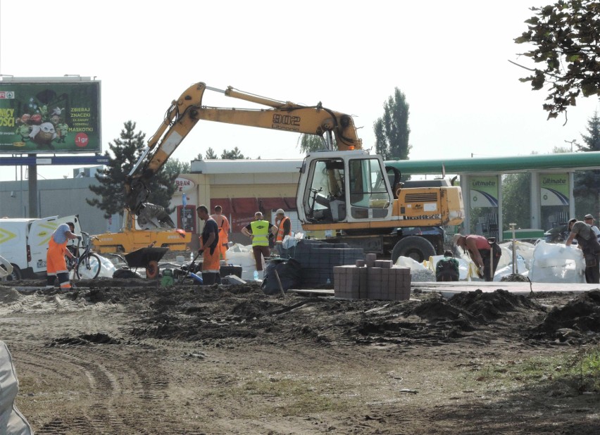 Trwa budowa ronda turbinowego w Inowrocławiu oraz...