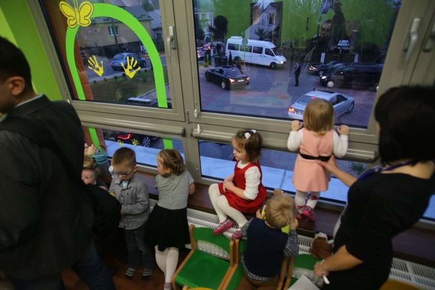 Prezydent odwiedził też dzieci w Centrum Małego Dziecka i...