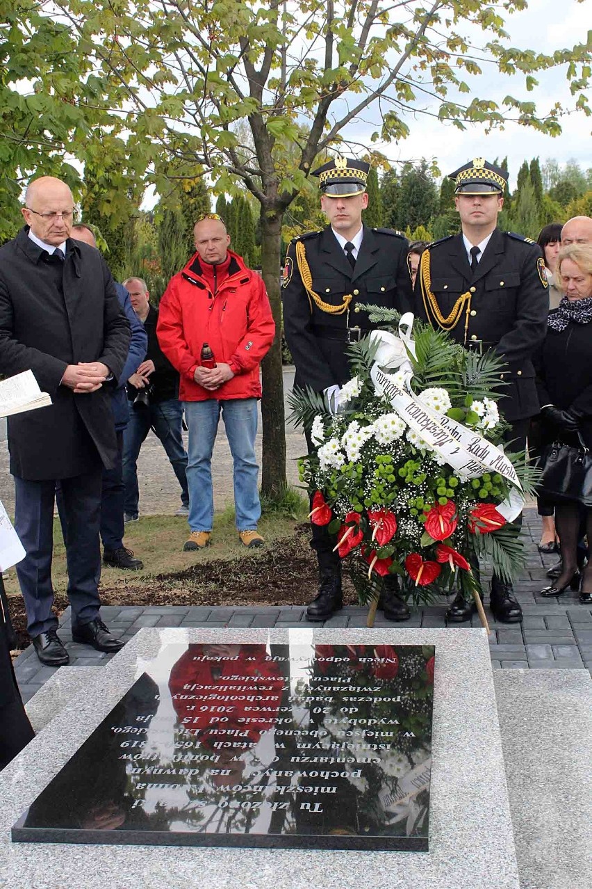 Kości z placu Litewskiego spoczęły na cmentarzu na Majdanku (ZDJĘCIA)