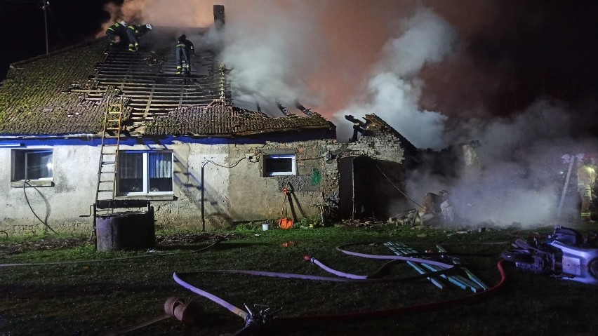 Dzisiaj (28.11.2020 r.) doszło do pożaru domu w Modrzejewie...