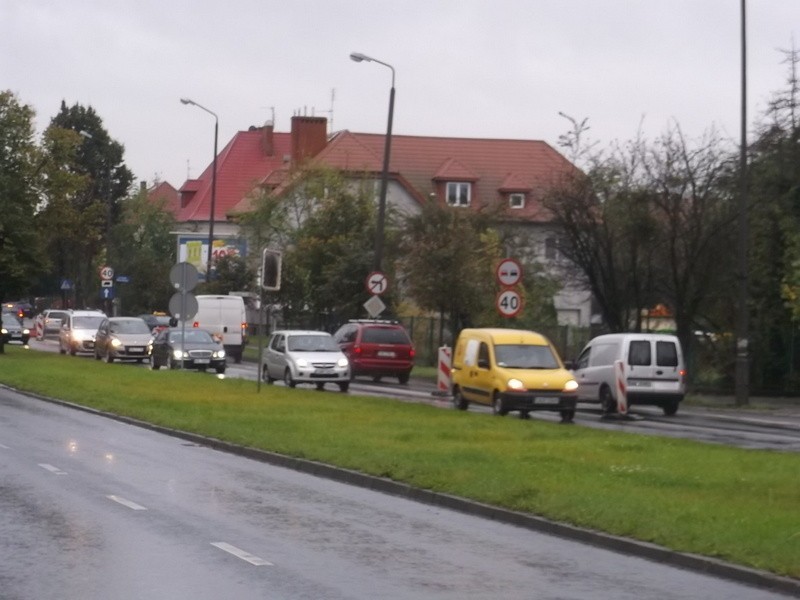 Wrocław: Korek na drodze na Psie Pole. Winny remont mostu Jagiellońskiego (ZDJĘCIA)