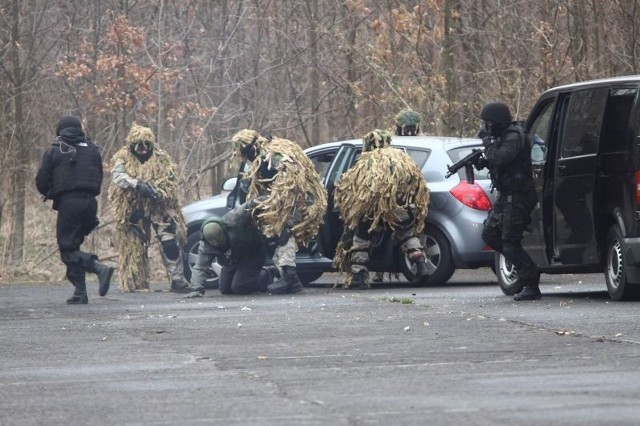 Terroryści zostali obezwładnieni.