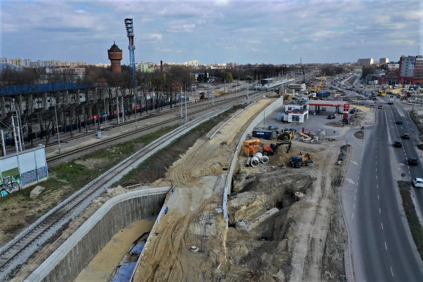 Budowa centrum przesiadkowego Opole Wschodnie trwa od nieco...