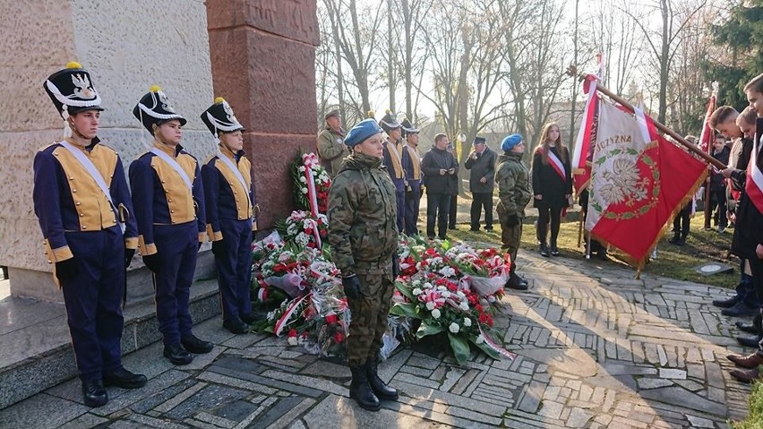 Święto Niepodległości w Jędrzejowie. Modlitwa, widowisko i... grochówka [WIDEO, zdjęcia]