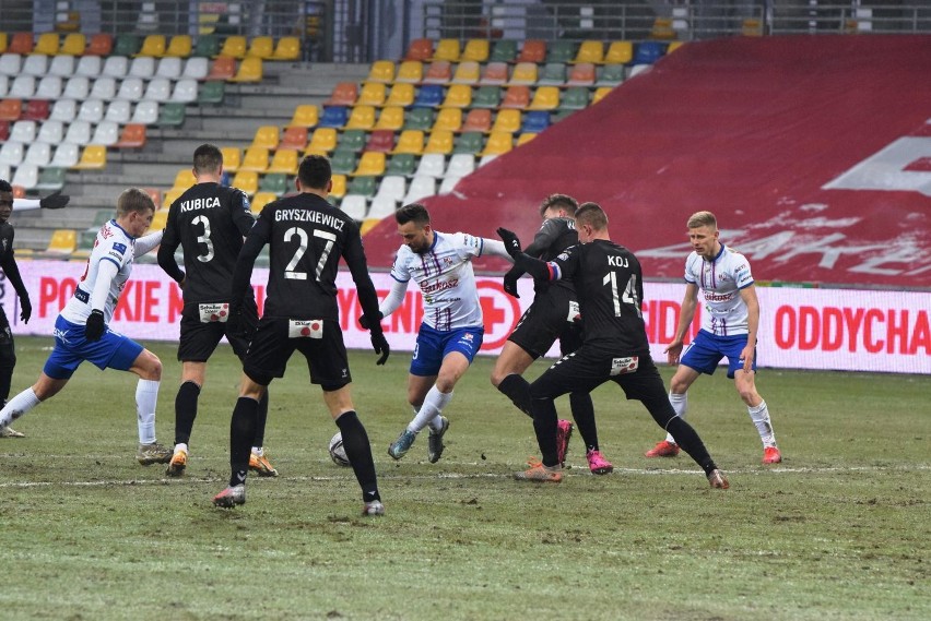 Bielsko-Biała naprawia murawę na stadionie Podbeskidzia. Zobaczcie zdjęcia