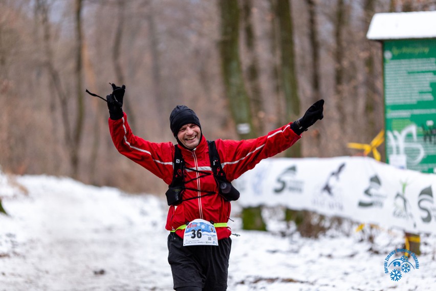 9. Górski Zimowy Maraton Ślężański. Bieg w śnieżnej scenerii. Zobacz zdjęcia