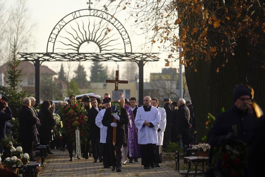 Tłumy torunian pożegnały we wtorek (19.11) doktora Romana...