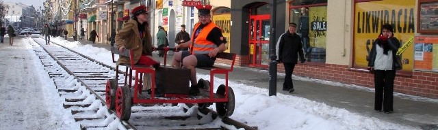 Dziś po raz pierwszy po torach pojechała drezyna.