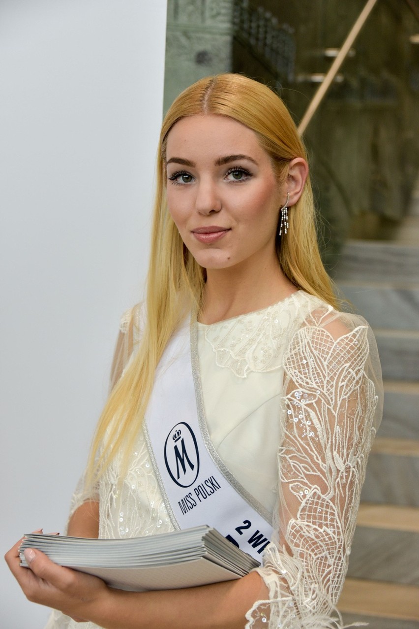 Miss Podlasia 2016 Julia Szumska prywatnie: Czy ma chłopaka (zdjęcia, wideo)