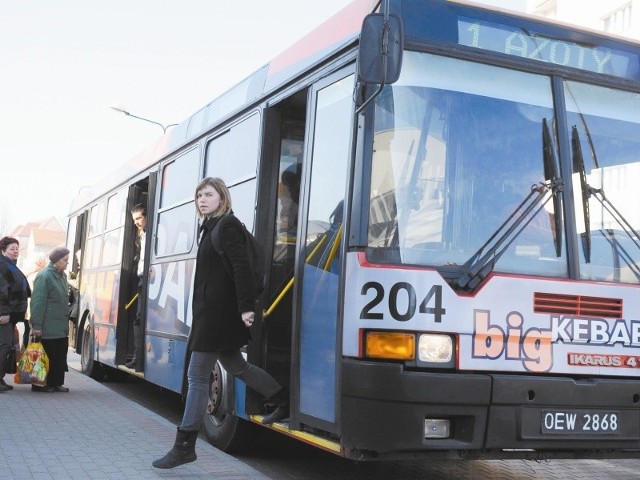 Po fali krytyki, dyrektor MZK Antoni Capała zdecydował, że kierowcy nie będą już liczyć pasażerów. (fot. archiwum)