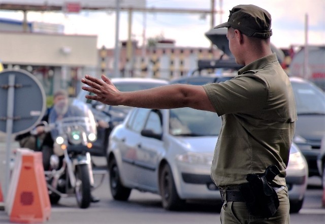 26-letni Polak chciał wyjechać motorem na Ukrainę. Podczas kontroli granicznej okazało się, że jest pijany i nie ma prawa jazdy.