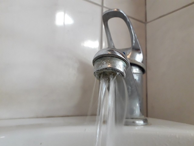 Zielona woda nie powinna przedostać się do urządzeń sanitarnych w naszych mieszkaniach