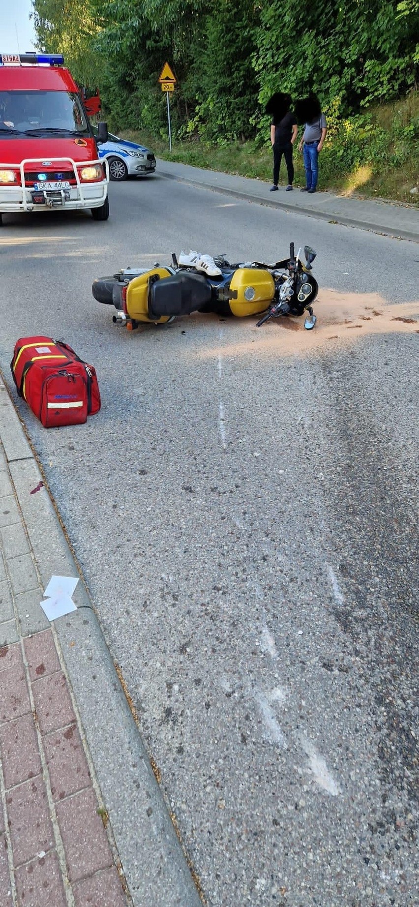 Motocyklista trafił do szpitala.