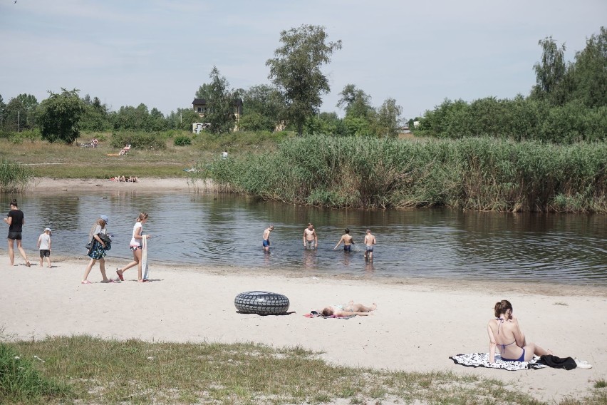 Łodzianie na kąpieliskach: Fala, Arturówek, Uroczysko Lublinek. Na plażach w niedzielę wypoczywały tam tłumy łodzian! Zobacz zdjęcia