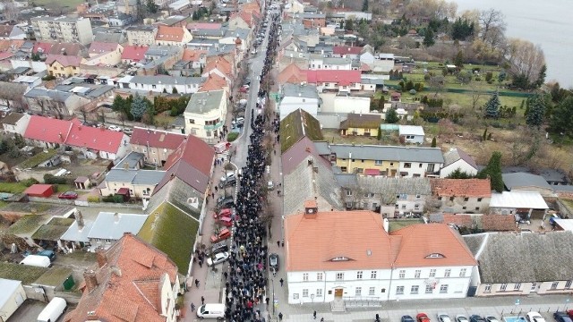 W pogrzebie wzięło udział wiele osób. Więcej zdjęć --->