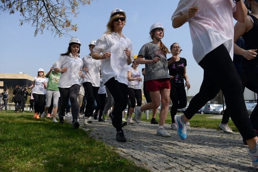 Bieg w kasku 2014: Dziewczyny promują Politechnikę Poznańską