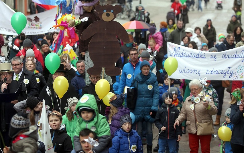 Uczniowie Podstawowej Szkoły Społecznej "Niedźwiednik" powitali wiosnę [ZDJĘCIA]