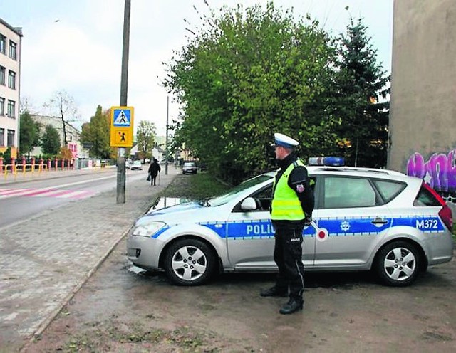 Policjanci zwracali także uwagę na bezpieczeństwo pieszych