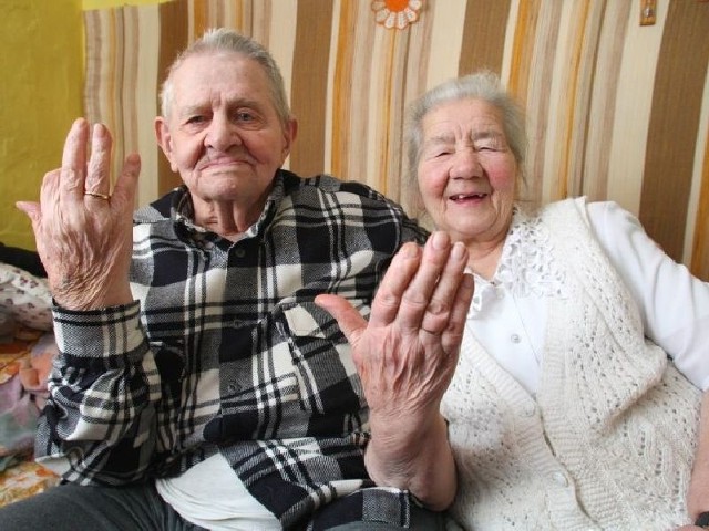 W niedzielę Bronisława i Władysław Marciszowie z Belna w gminie Zagnańsk obchodzili 70-lecie ich małżeństwa. Ciągle są pogodni i szczęśliwi, tak jak w dniu ślubu.