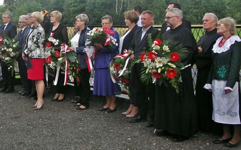 Brzeszcze Bór. Pamiętają o ofiarach karnej kompanii kobiet byłego niemieckiego obozu Auschwitz-Birkenau [ZDJĘCIA]