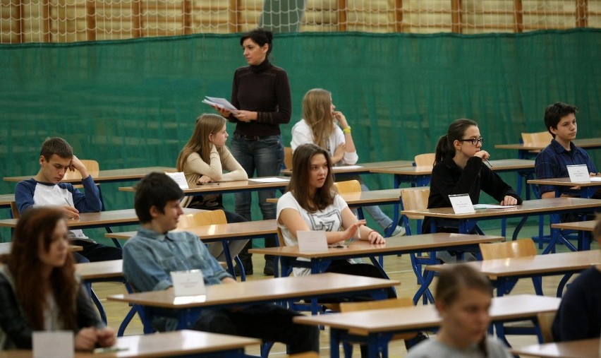 PRÓBNY TEST GIMNAZJALNY 2013 Z OPERONEM. CZĘŚĆ HUMANISTYCZNA...