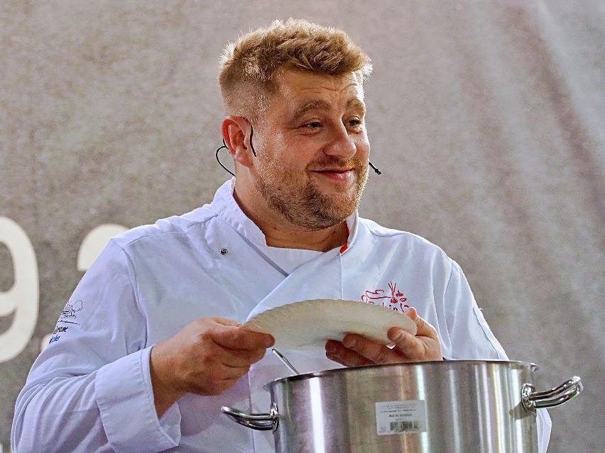 Podczas targów "Natura Food" na żywo gotował Tomasz Jakubiak, juror programu "MasterChef Junior"