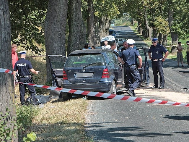 Na drodze wojewódzkiej nr 538 zderzyły się ze sobą dwa auta osobowe: mercedes i opel vectra.