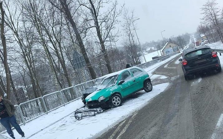 W Barwałdzie Górnym zderzyły się dwa samochody osobowe