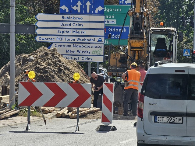 Zwężenie jezdni ulicy Grudziądzkiej - na wysokości posesji nr 75. Utrudnienia w tym miejscu będą do piątku 8 września
