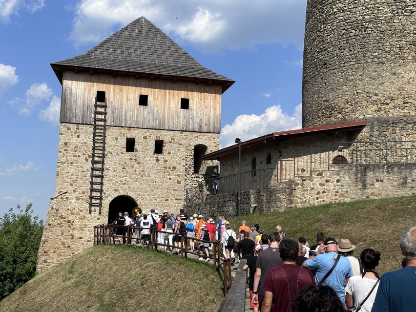 Gmina Czchów odbuduje basztę i zamek, jest pozytywna opinia konserwatorska. Zobacz wideo
