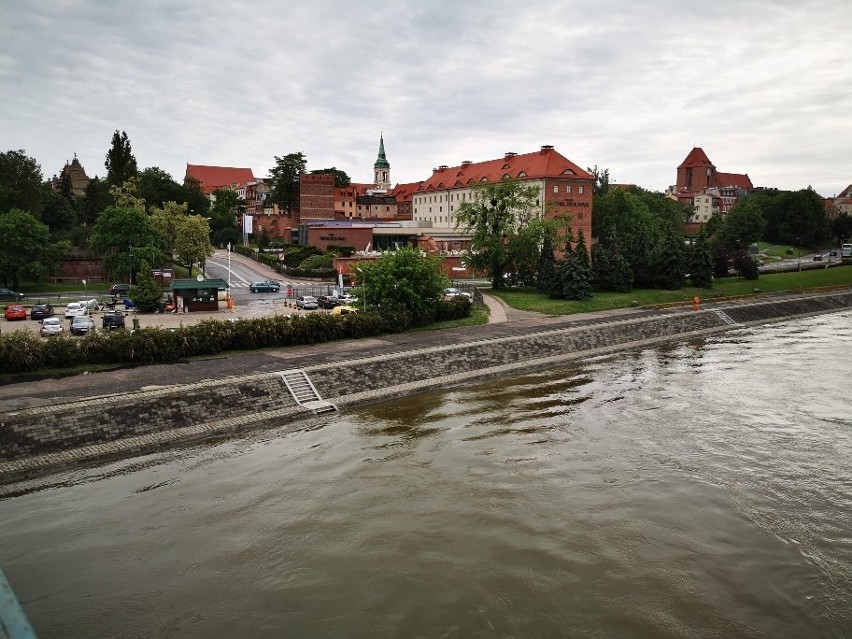 Stan pogotowia przeciwpowodziowego na Wiśle. Dziś przekroczy stany ostrzegawcze