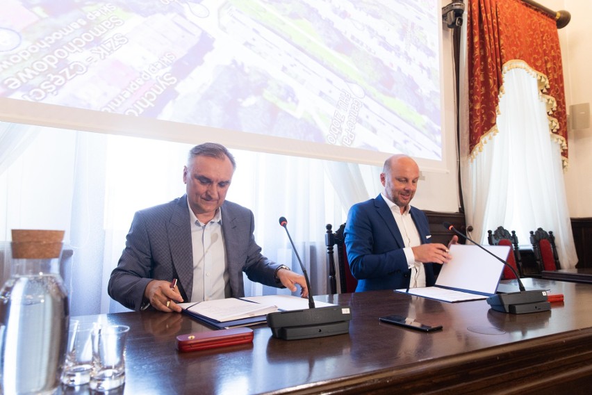 Ceremonia podpisania umowy między miastem Rzeszowem a firmą...