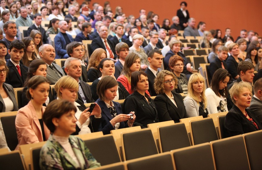 Najzdolniejsi uczniowie z Łódzkiego odebrali dyplomy stypendystów premiera [ZDJĘCIA]