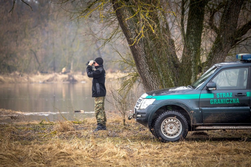 SG: We wrześniu odnotowano blisko 1,3 tys. prób nielegalnego przekroczenia granicy Polski z Białorusią. Zatrzymano kolejnego "kuriera"